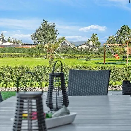 Feriehus Eskilstrup Sleeps 14 Pool Wifi